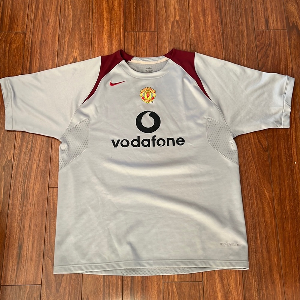 Manchester United 05/06 Vodafone jersey